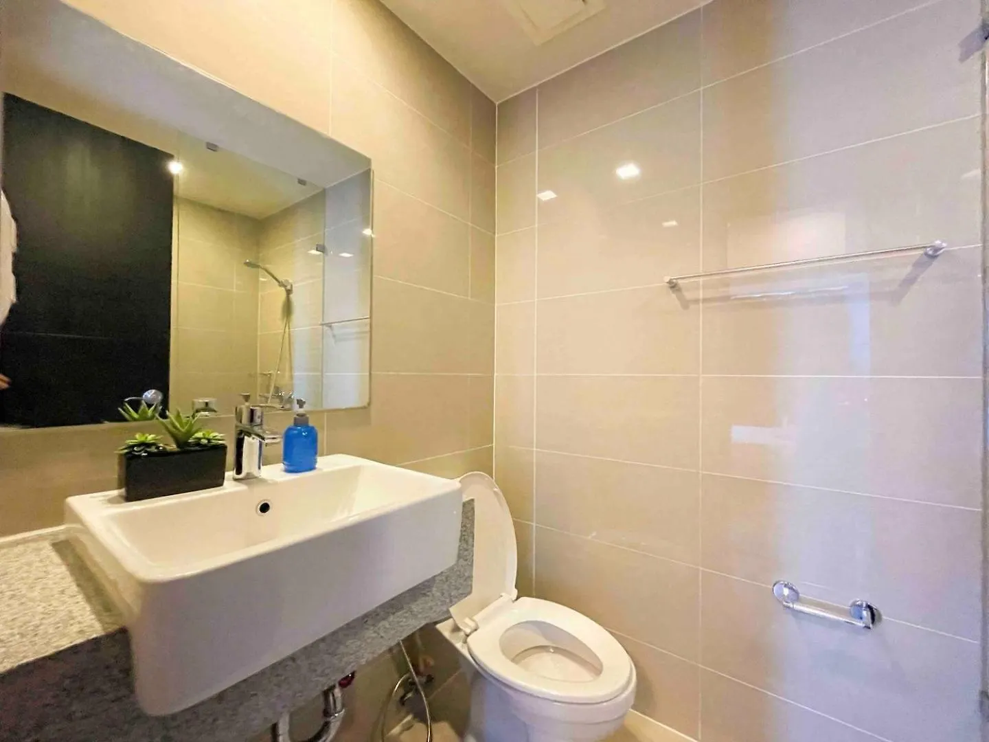 Apartment Exclusive Bgc Condo At Uptown Area #Upt136D Manila