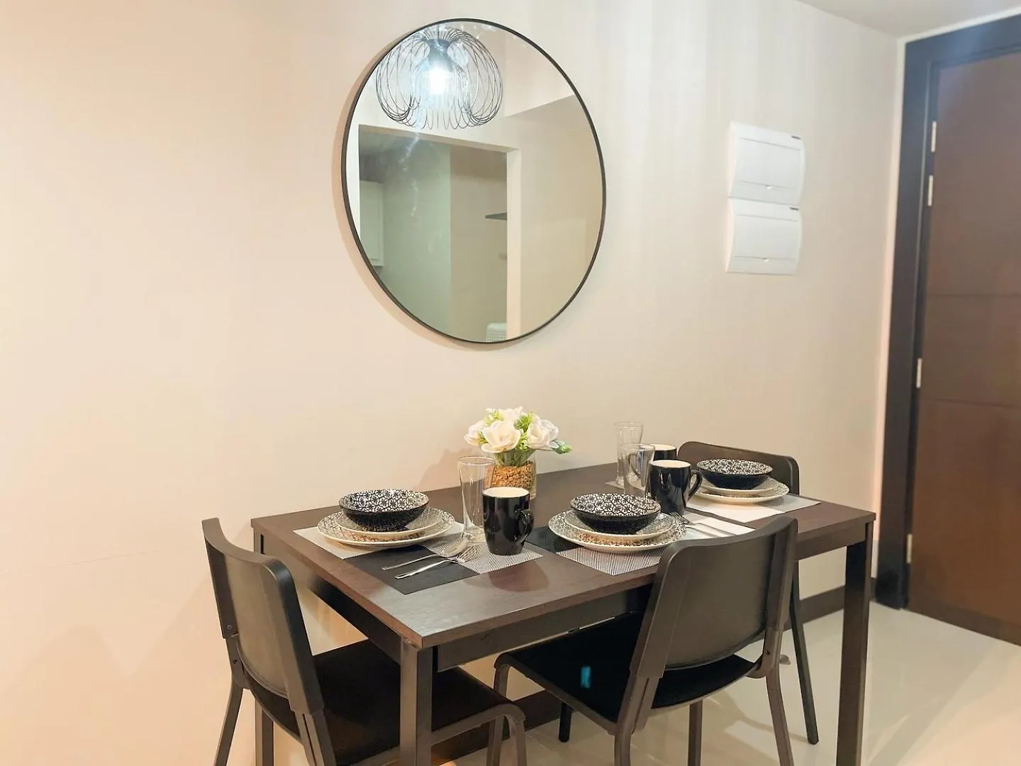 Exclusive Bgc Condo At Uptown Area #Upt136D Manila Apartment