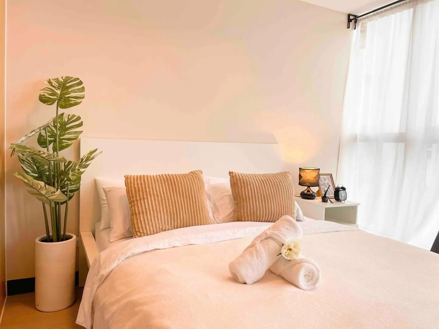 Apartment Exclusive Bgc Condo At Uptown Area #Upt136D Manila